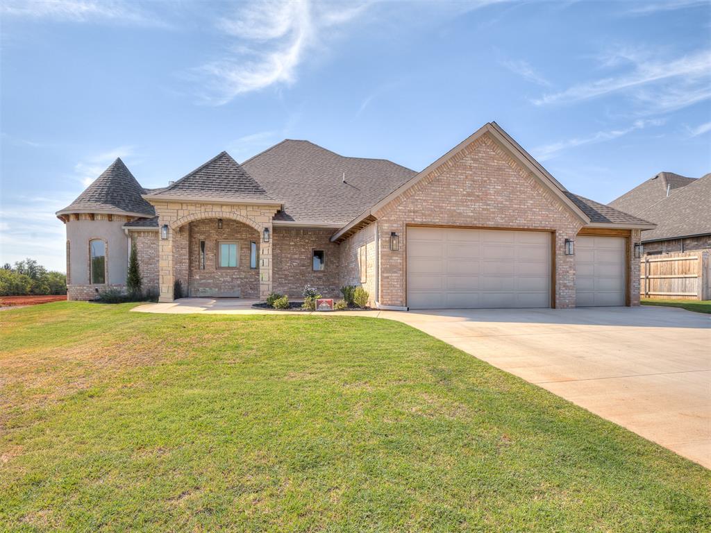 2114 W Cole Drive Property Photo 1