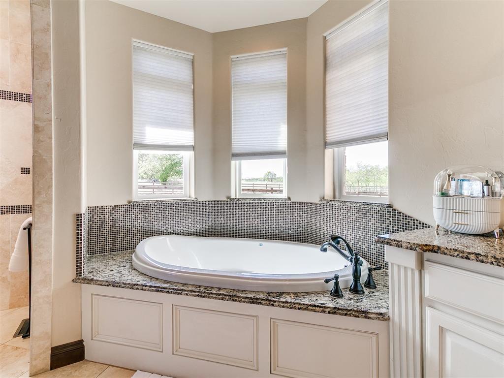 11235 Nw 150th Street Property Photo 29