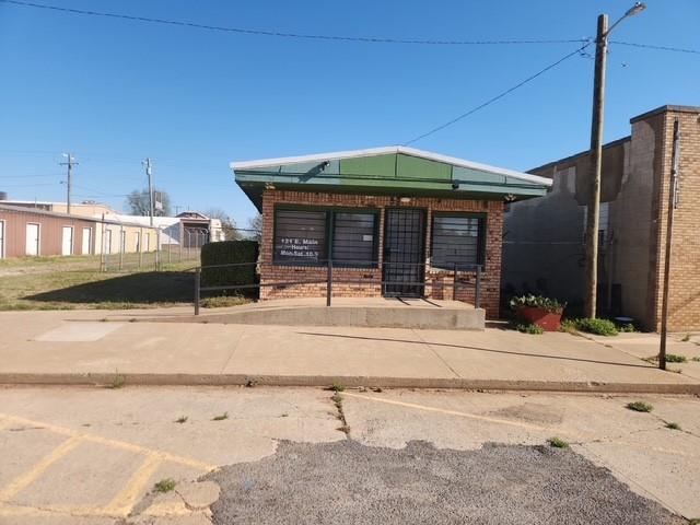 121 E Main Street Property Photo 1