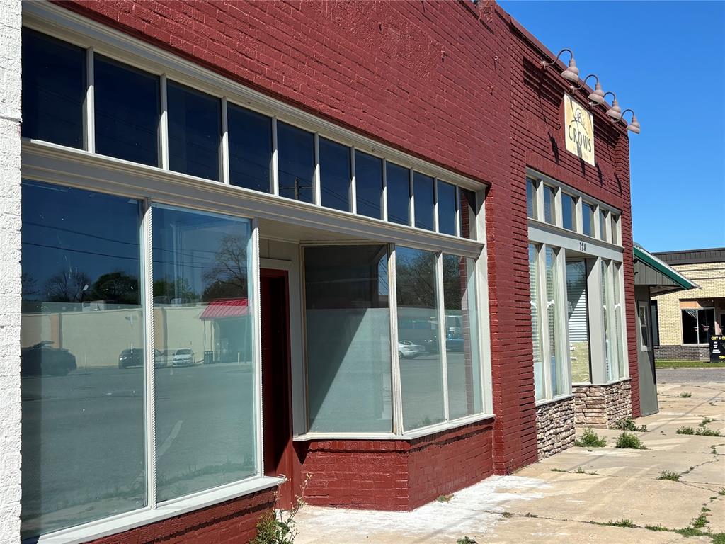 726 E Main Street Property Photo 1