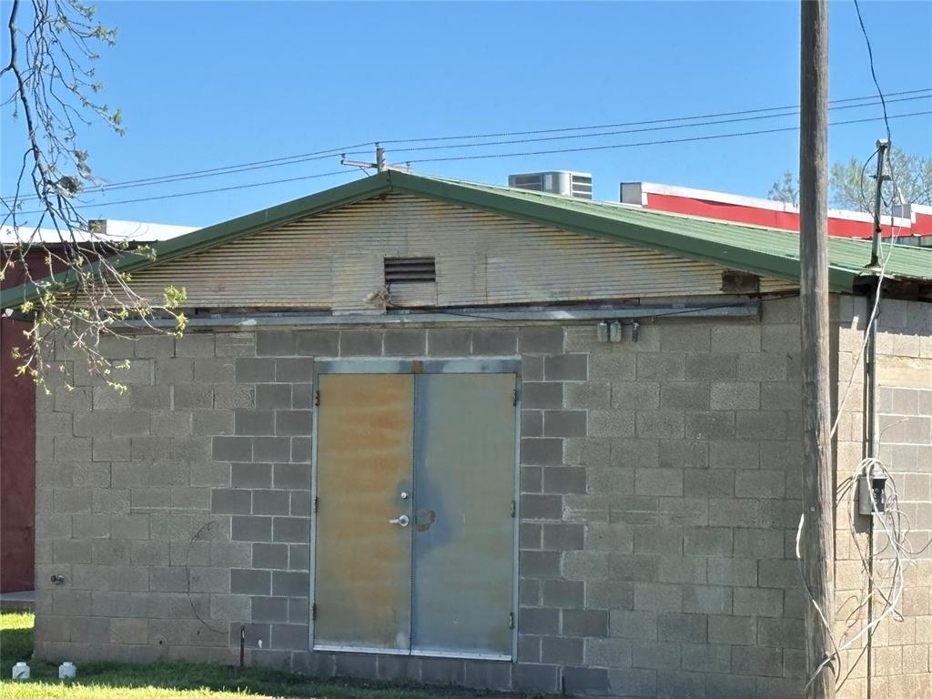 726 E Main Street Property Photo 16