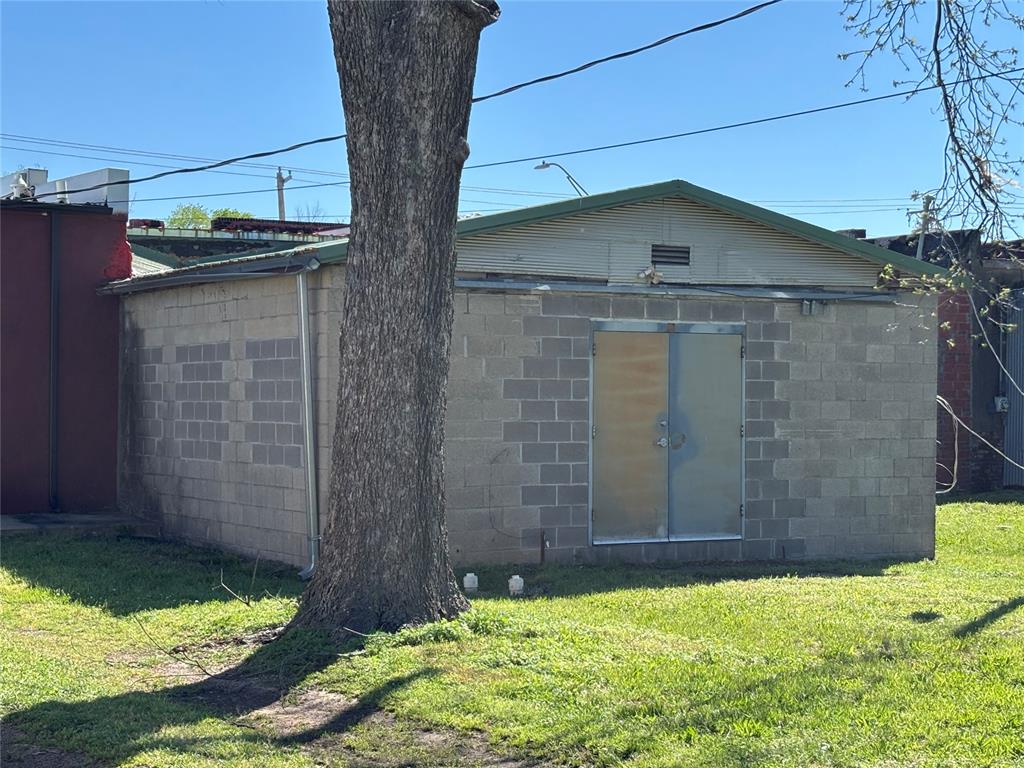 726 E Main Street Property Photo 18