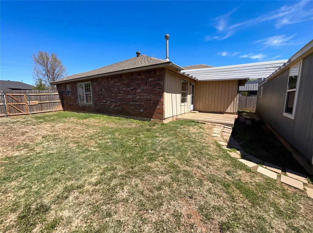 504 Woodbriar Property Photo 5