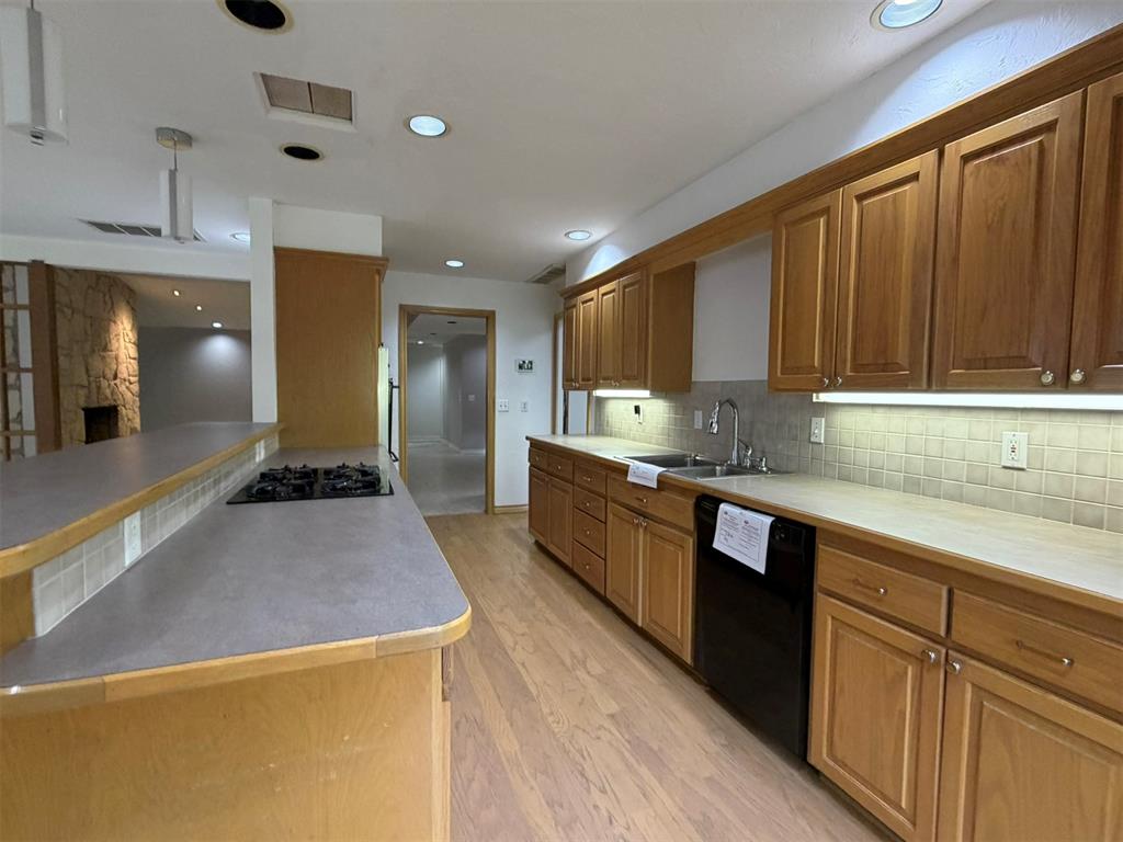 3704 Nw 69th Street Property Photo 3