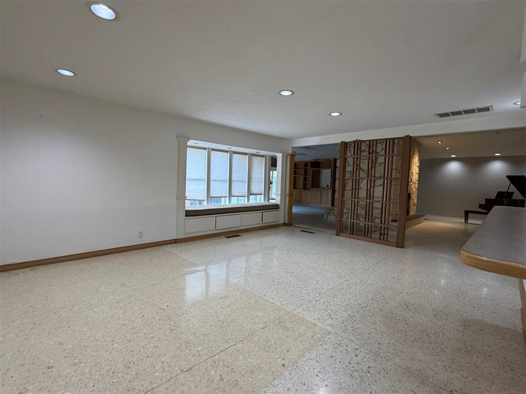 3704 Nw 69th Street Property Photo 4