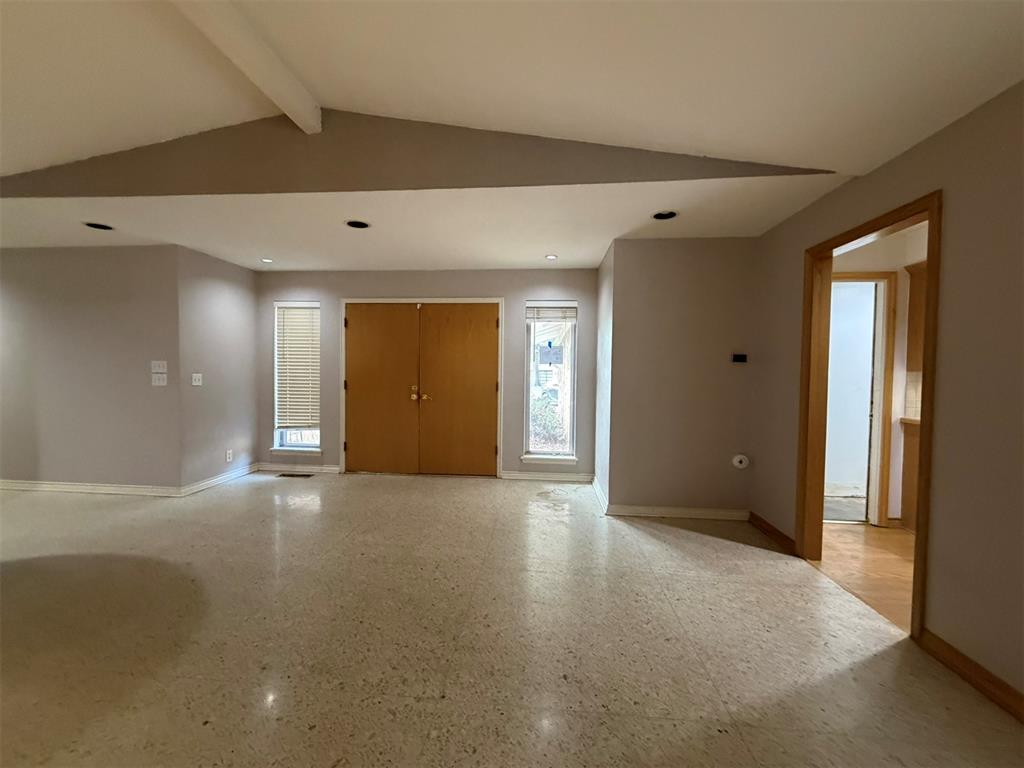 3704 Nw 69th Street Property Photo 6