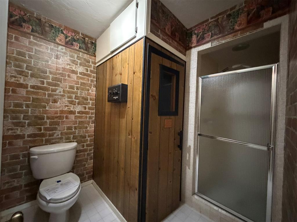 3704 Nw 69th Street Property Photo 8