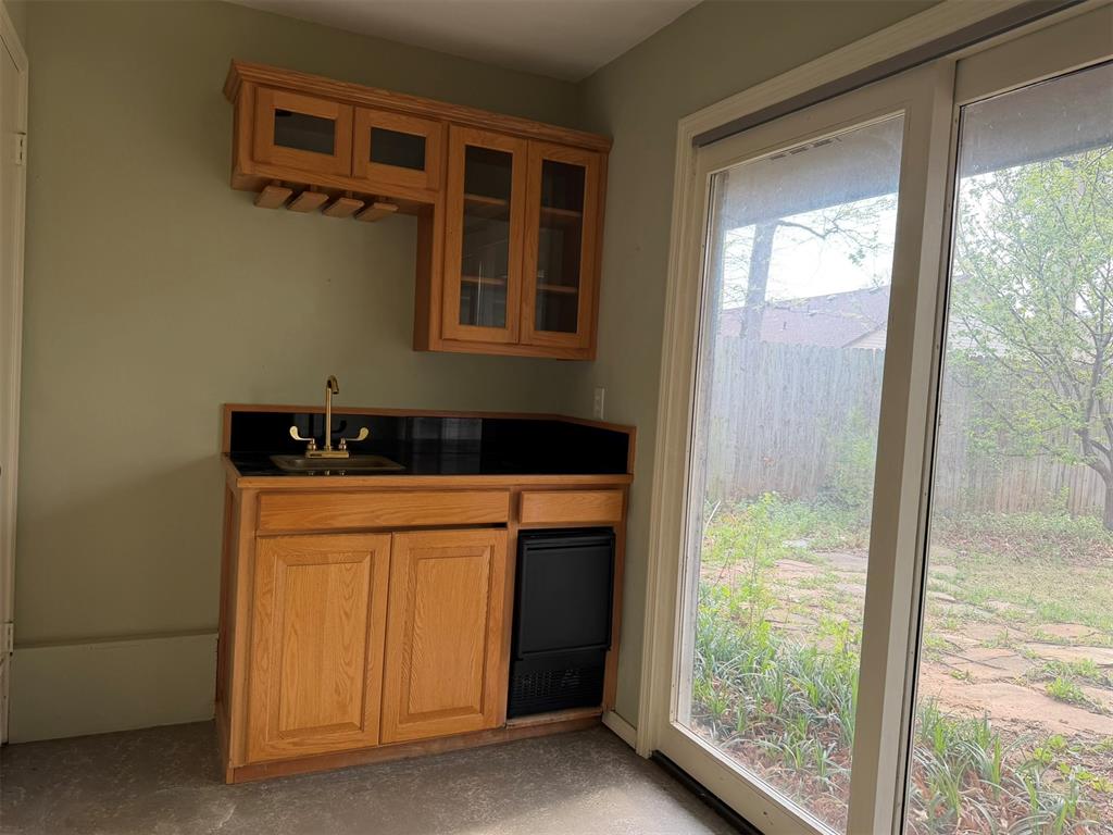 3704 Nw 69th Street Property Photo 9
