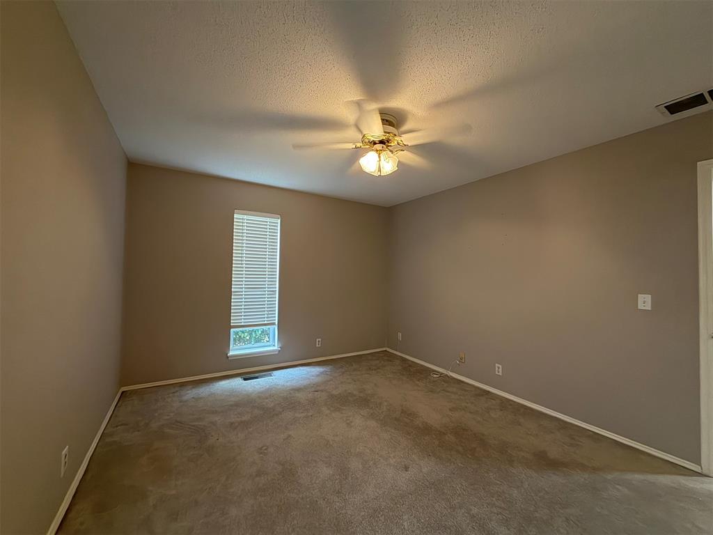 3704 Nw 69th Street Property Photo 16