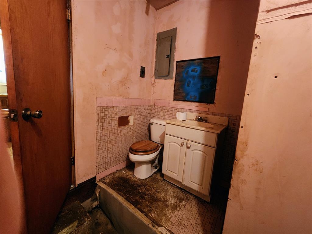 612 W Georgia Avenue Property Photo 6