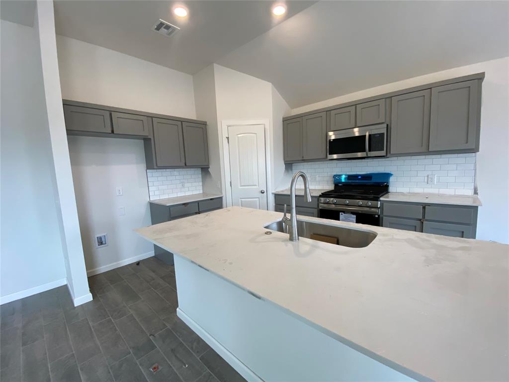 20653 Brush Creek Boulevard Property Photo 7