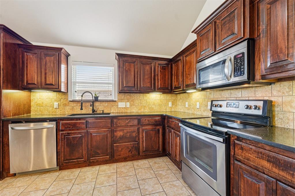 12607 Se 18th Street Property Photo 2