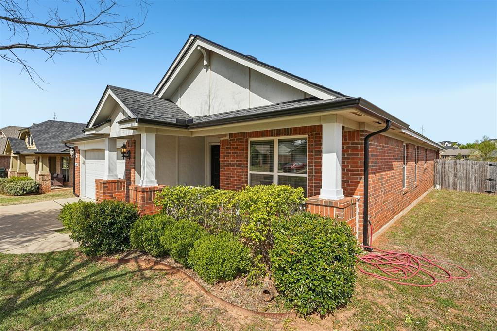 12607 Se 18th Street Property Photo 4