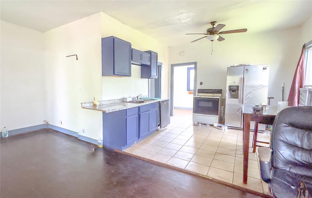 411 Ne Avenue B Avenue Property Photo 3