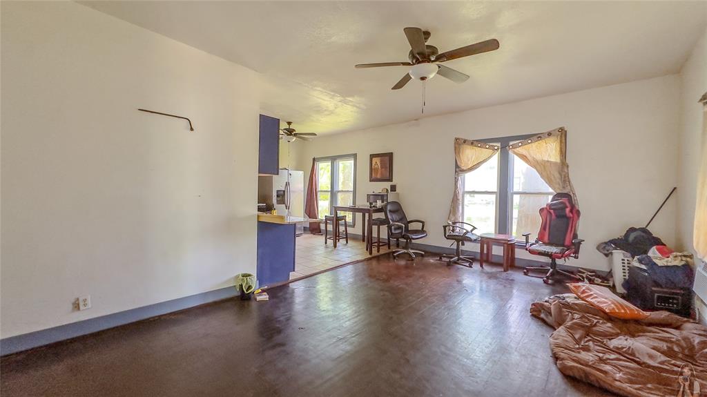 411 Ne Avenue B Avenue Property Photo 7
