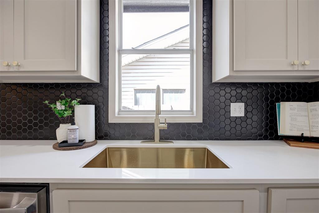 1223298 Property Photo 16