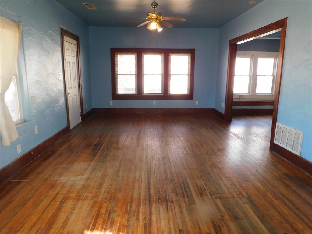 1950 W Park Property Photo 1
