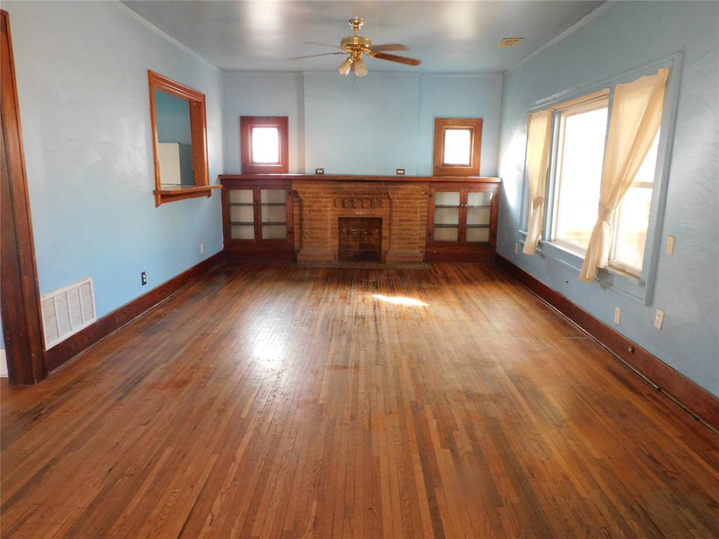 1950 W Park Property Photo 2