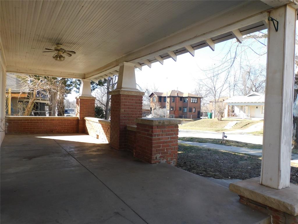 1950 W Park Property Photo 3