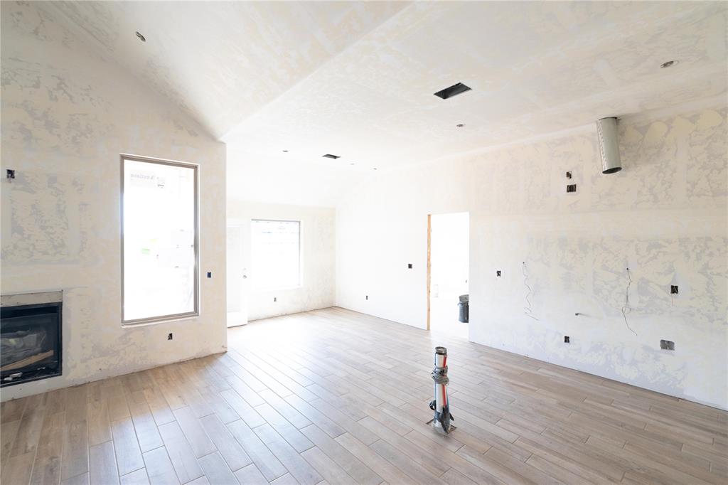 8308 Hazelwood Way Property Photo 7