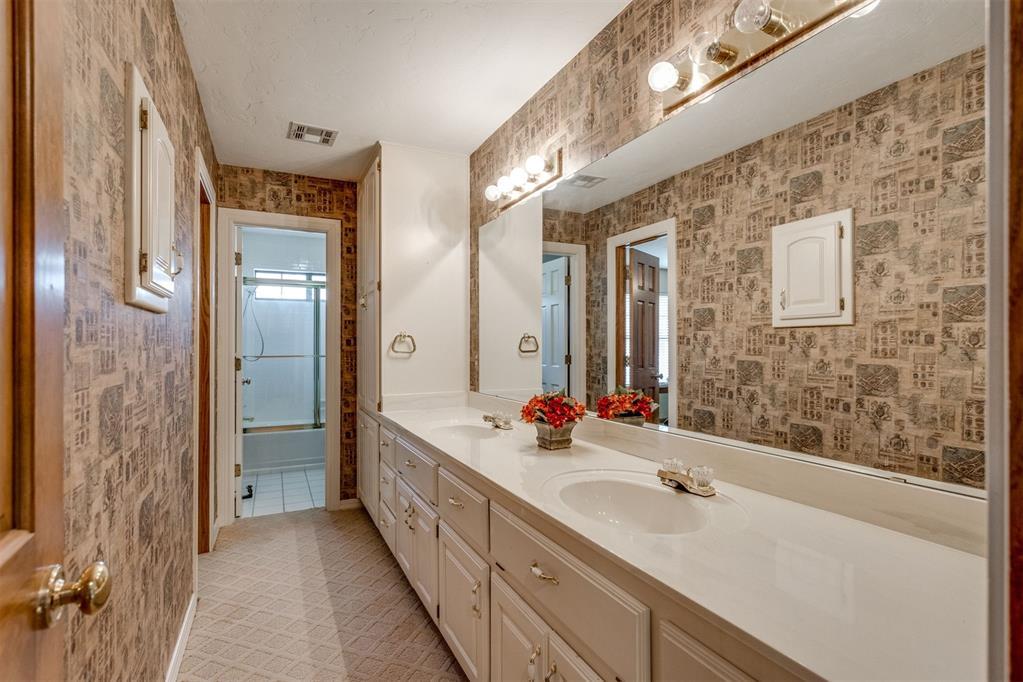 10116 Thompson Avenue Property Photo 37