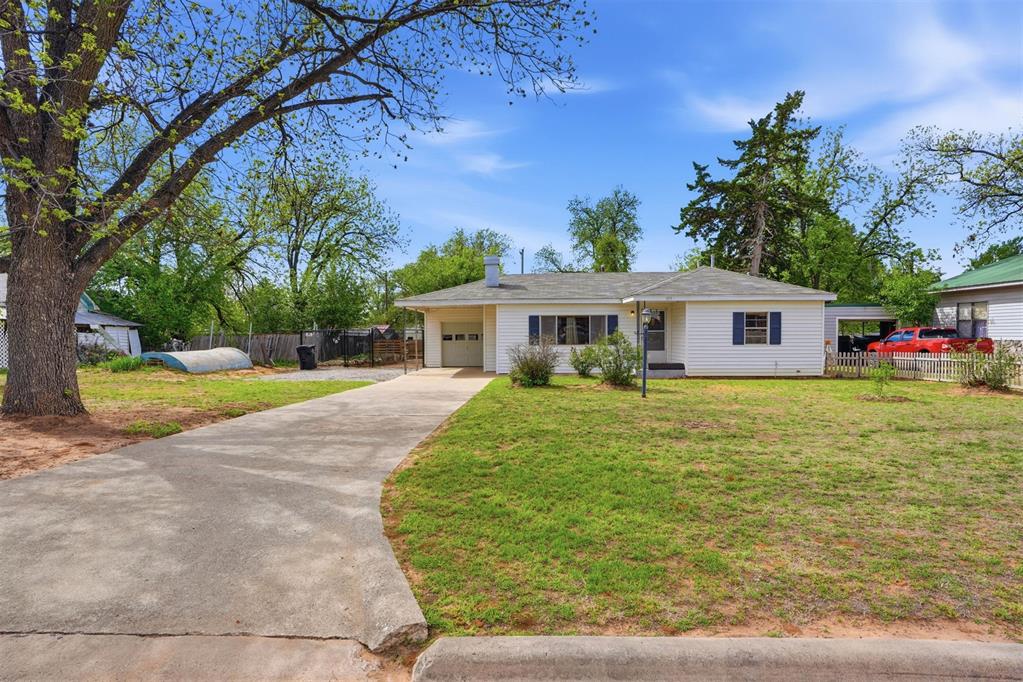 313 E Davis Avenue Property Photo 1
