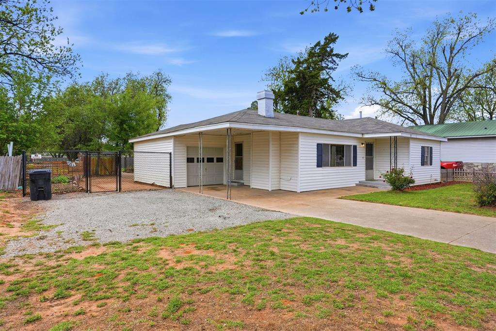 313 E Davis Avenue Property Photo 4