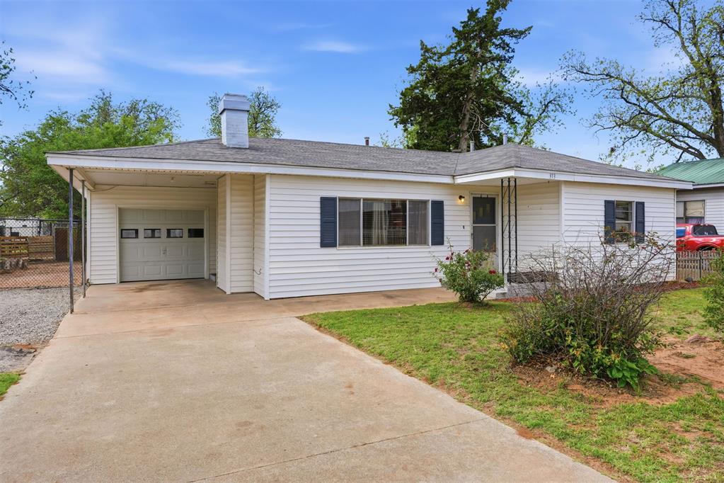313 E Davis Avenue Property Photo 8