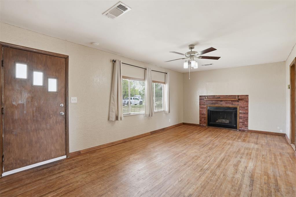 313 E Davis Avenue Property Photo 9