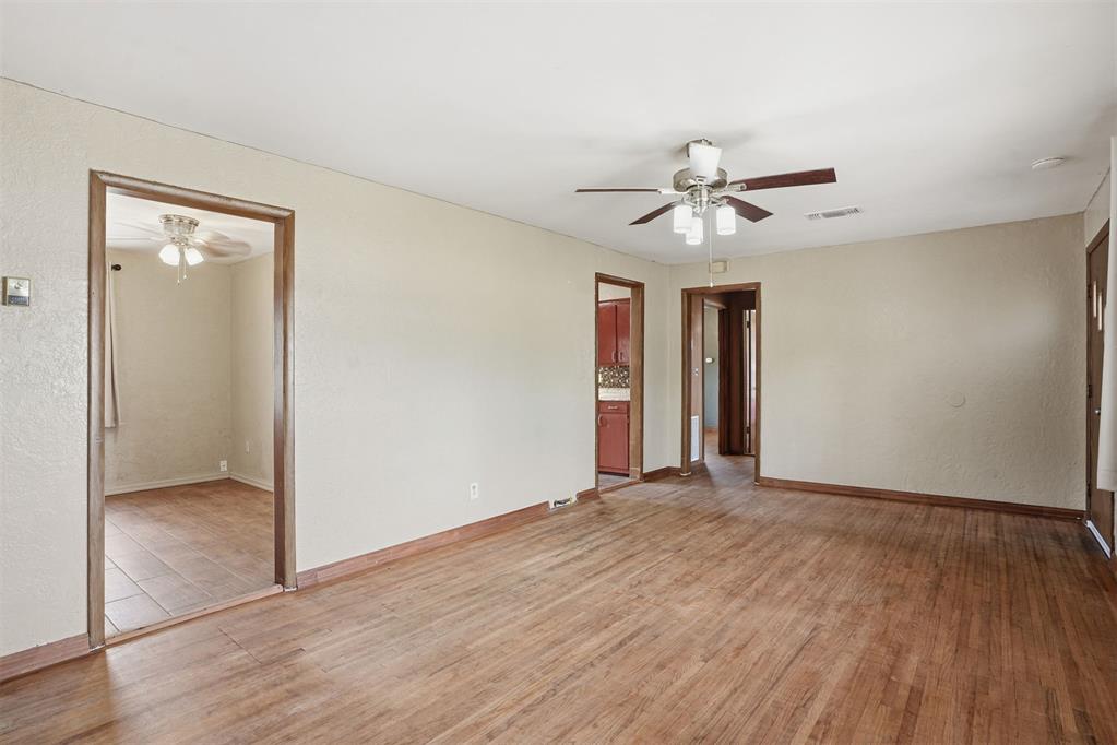 313 E Davis Avenue Property Photo 11