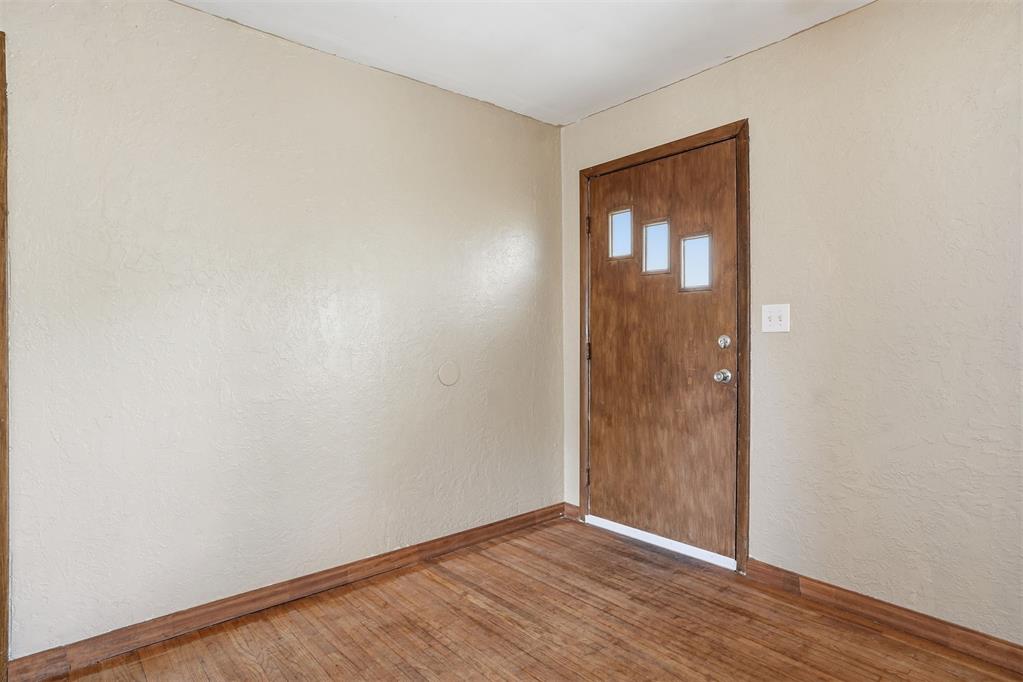 313 E Davis Avenue Property Photo 12