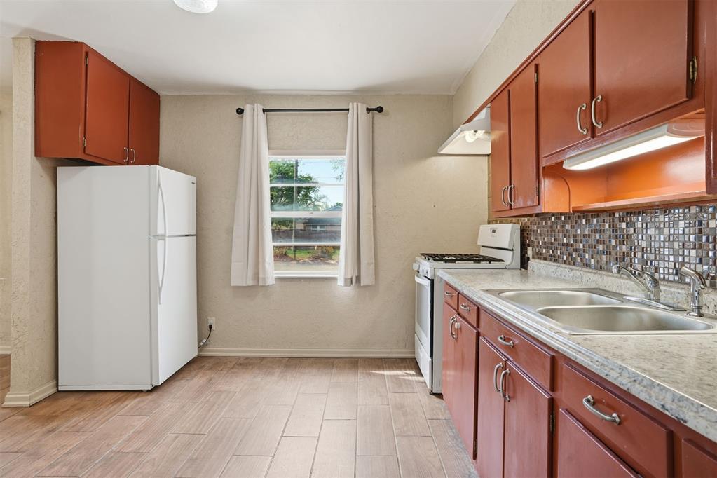 313 E Davis Avenue Property Photo 16