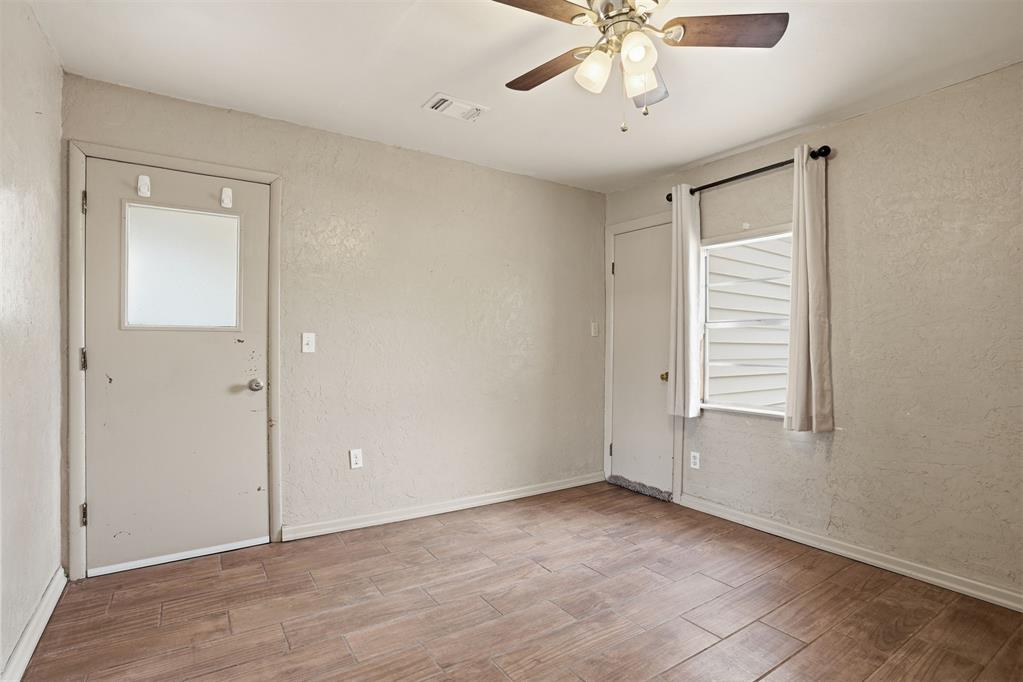 313 E Davis Avenue Property Photo 23
