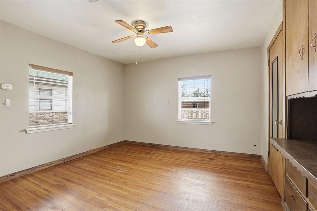 313 E Davis Avenue Property Photo 24