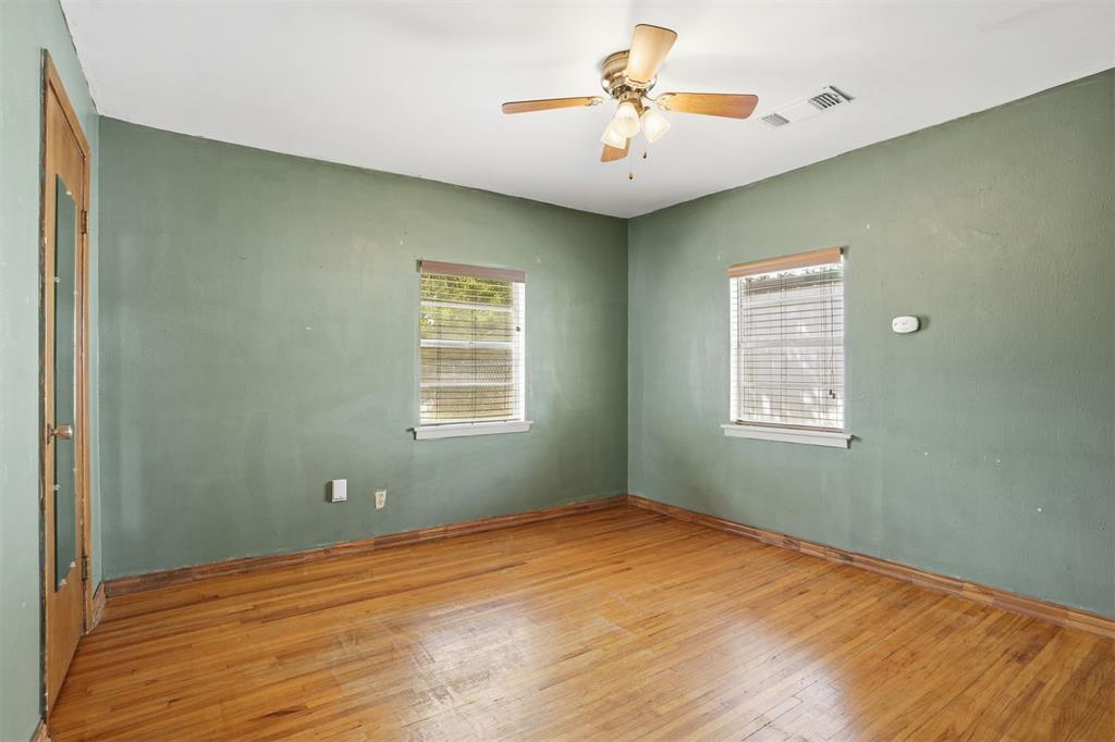 313 E Davis Avenue Property Photo 28
