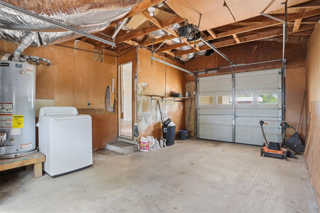 313 E Davis Avenue Property Photo 31