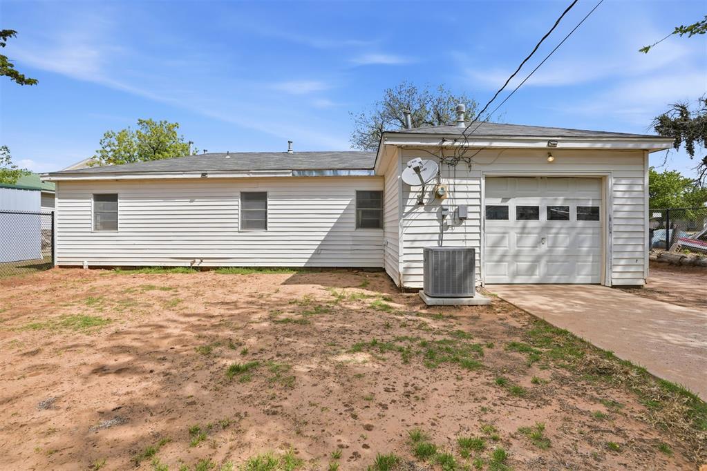 313 E Davis Avenue Property Photo 32