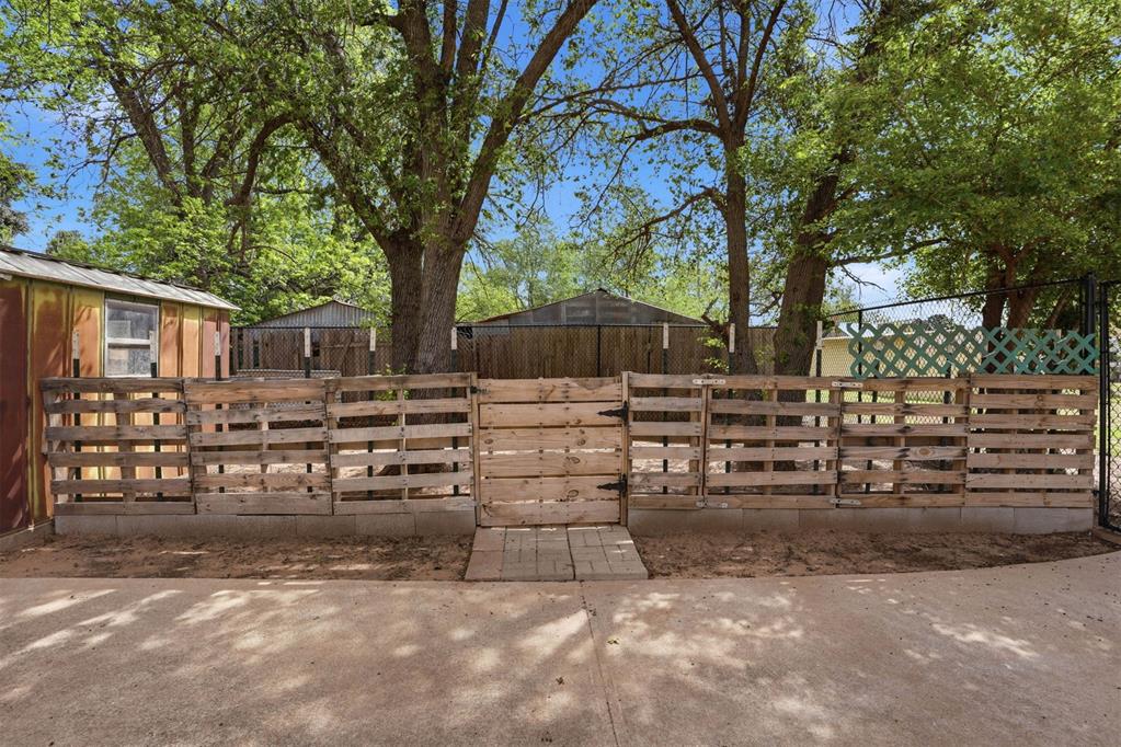 313 E Davis Avenue Property Photo 38