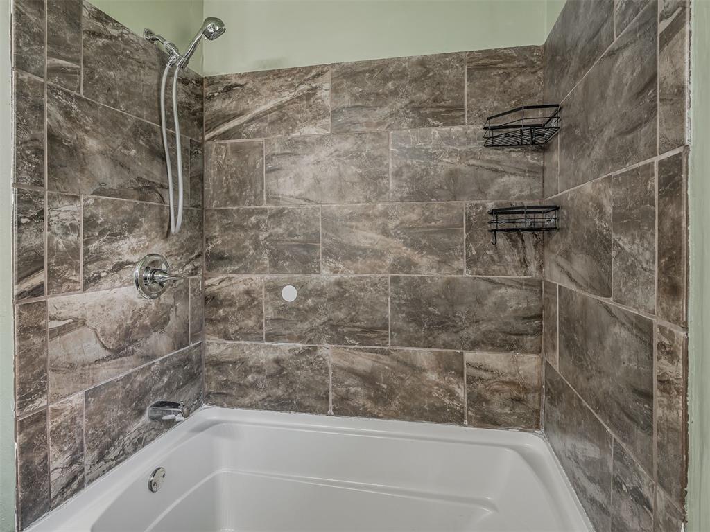 3407 Woodvale Drive Property Photo 33
