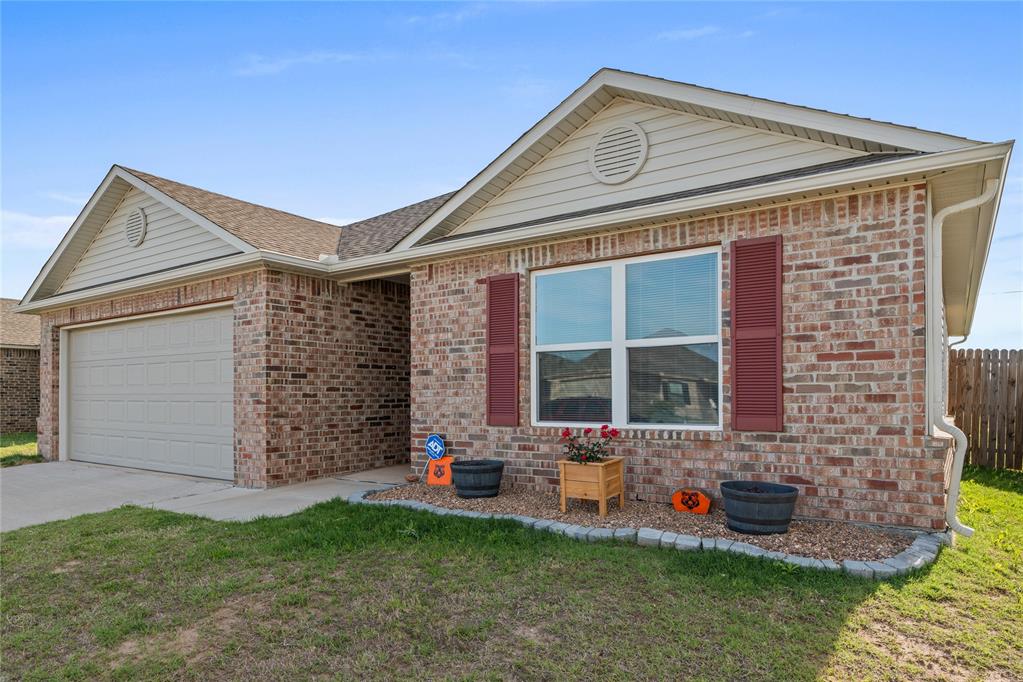 1319 Chuck Wagon Drive Property Photo 3