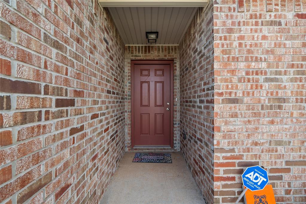 1319 Chuck Wagon Drive Property Photo 4