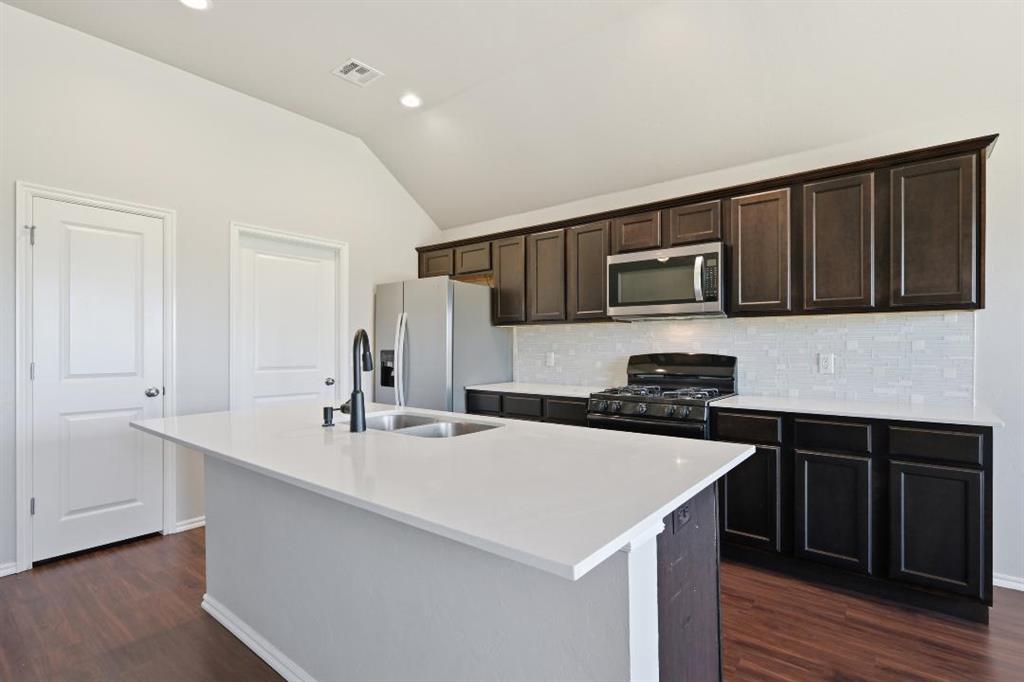 1281 Lakeview Drive Property Photo 6