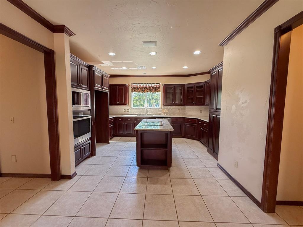 23505 E Waterloo Road Property Photo 15