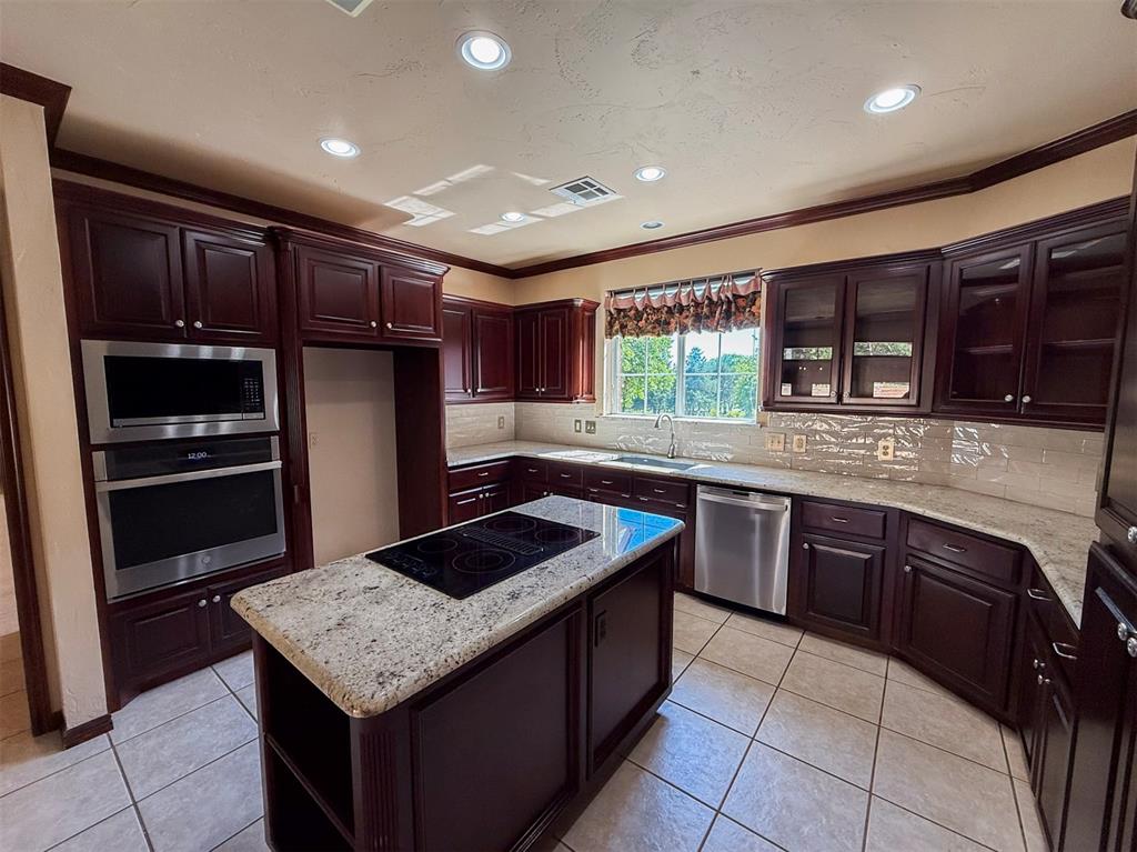 23505 E Waterloo Road Property Photo 16
