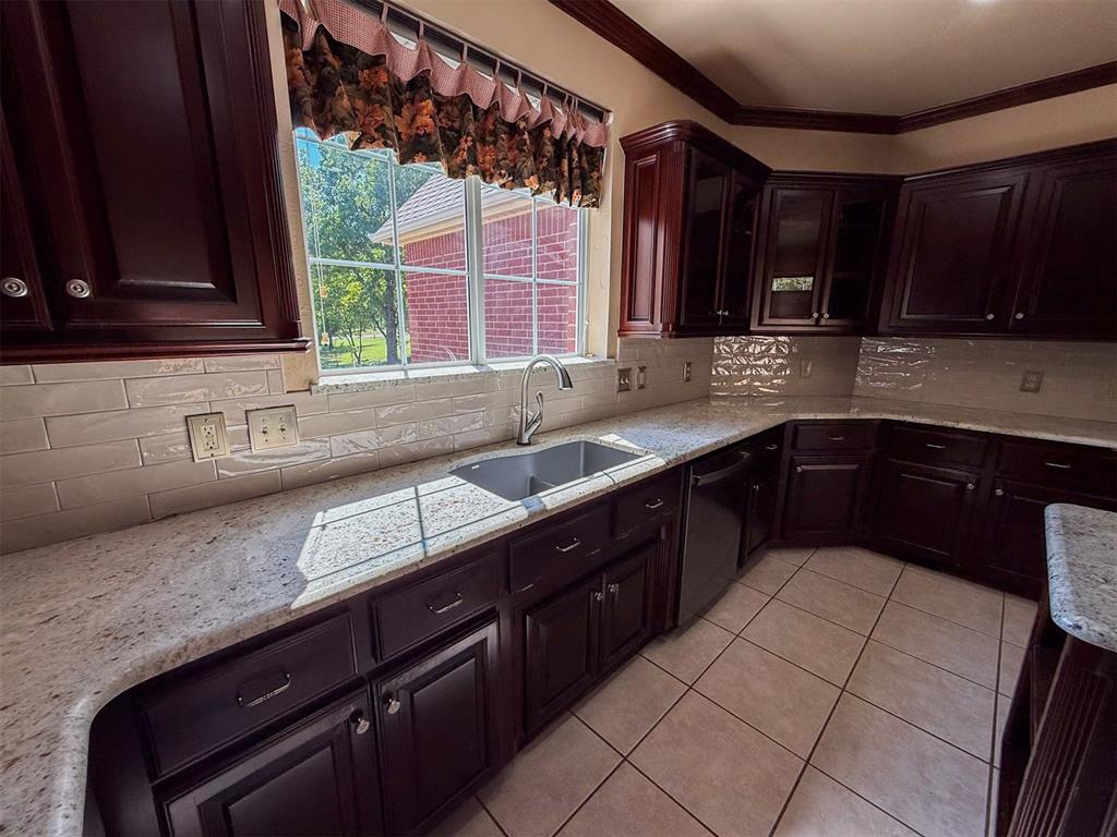 23505 E Waterloo Road Property Photo 17