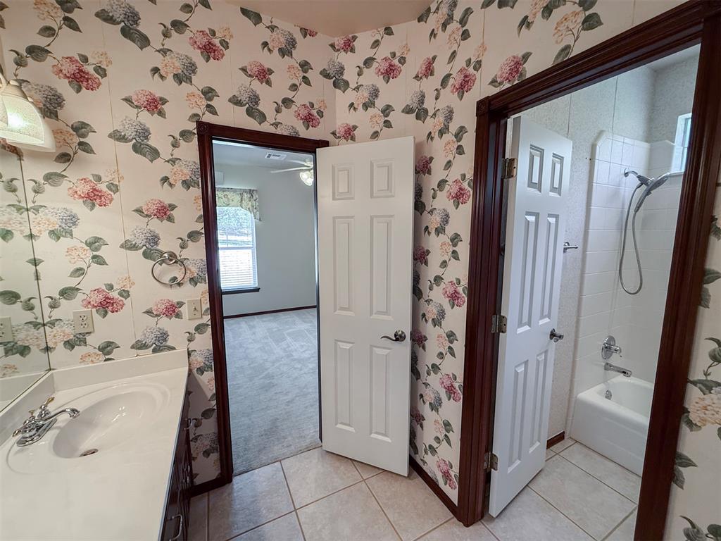 23505 E Waterloo Road Property Photo 29