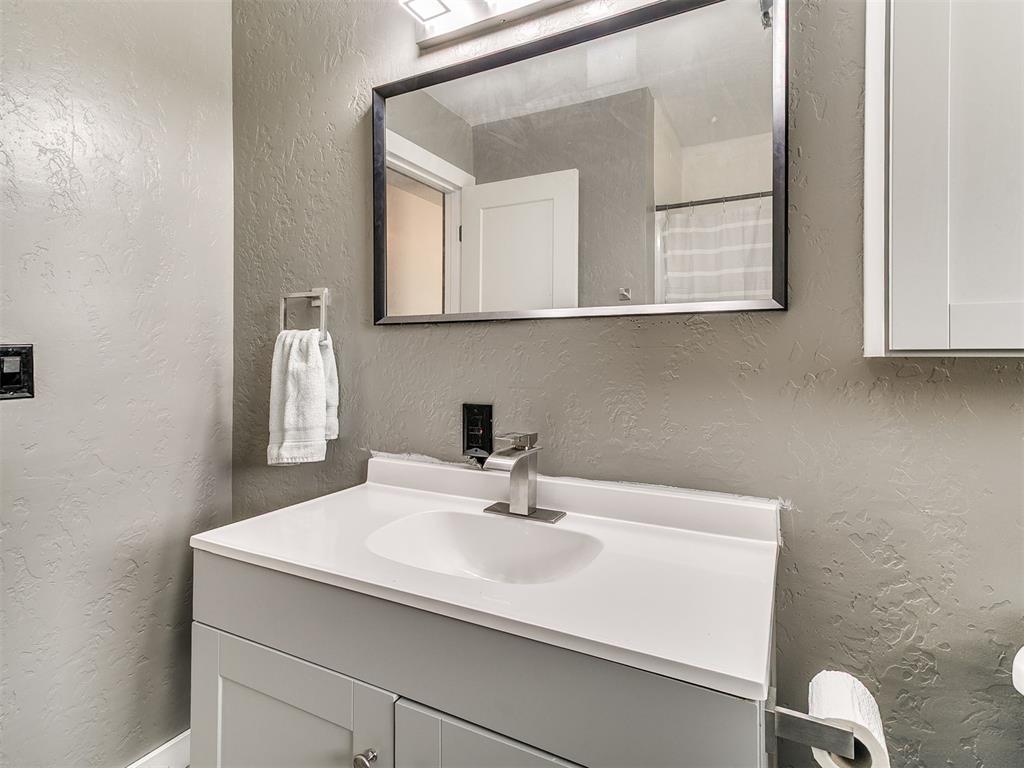 816 Hillcrest Drive Property Photo 8