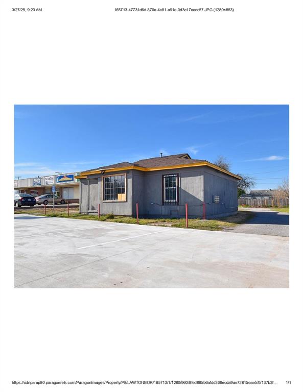 1527 W Gore Boulevard Property Photo 2