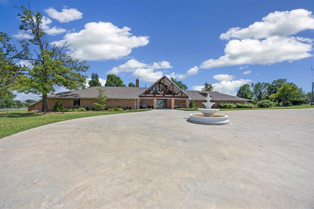 1401 E Hefner Property Photo 1