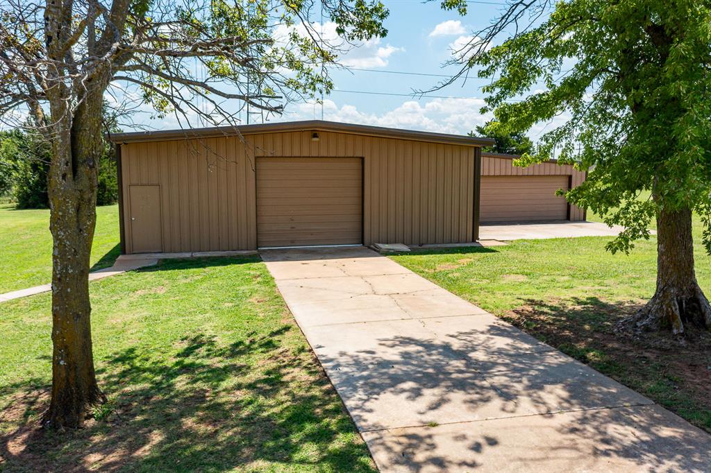 1401 E Hefner Property Photo 4